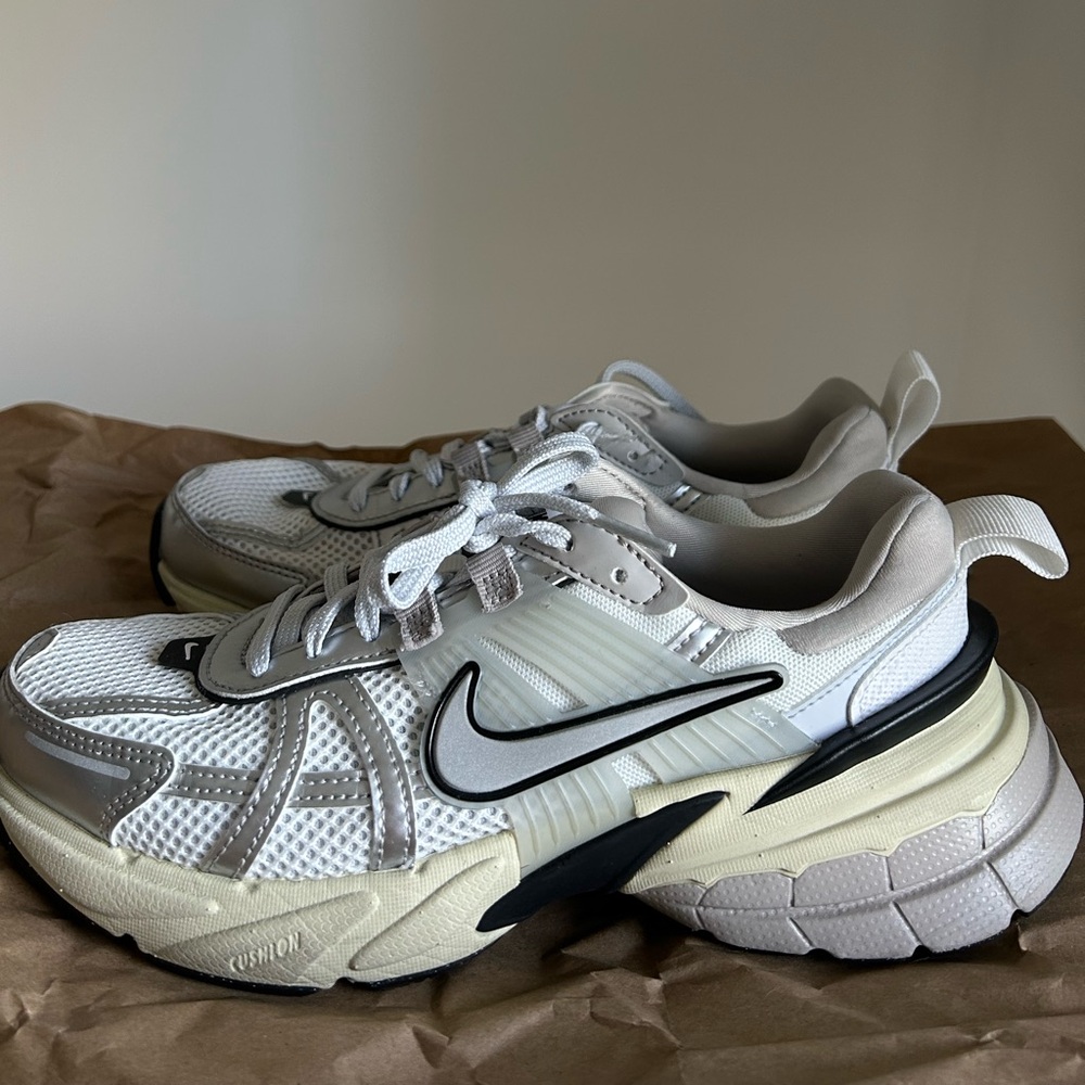 Nike Vomero (Size 6.5 Women’s)